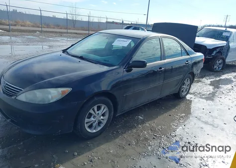 2005 Toyota Camry Le V6 z USA, uszkodzony, nr VIN 4T1BF30K05U105045